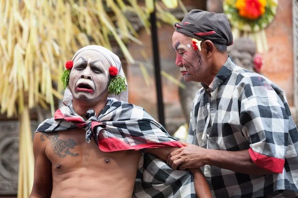 Barong ve kris dans gerçekleştirmek, bali, Endonezya — Stok fotoğraf