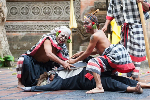 Barong y Kris Dance realizan, Bali, Indonesia — Foto de Stock