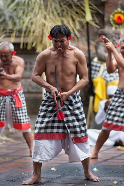 Tanec Barong a kris provést, bali, Indonésie — Stock fotografie