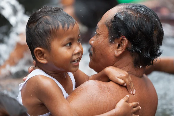 Purification in sacred holy spring water, Bali — Stock Photo, Image