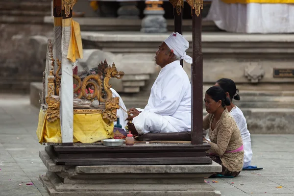 Balinese ceremony in the temple — Stock Photo, Image