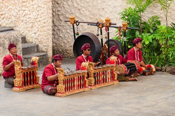 Musicians in the traditional Balinese performance — Stock Photo, Image