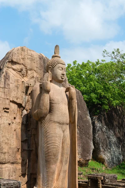 Avukana statua di Buddha in piedi, Sri Lanka . — Foto Stock