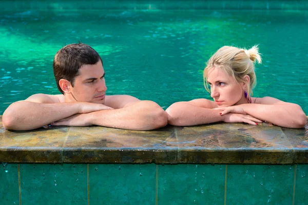 Sad and unhappy couple in swimming pool — Stock Photo, Image