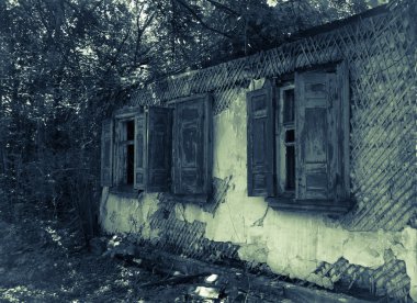 Terk Edilmiş Eski Ev