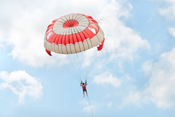 Parasailing in the sky — Stock Photo, Image