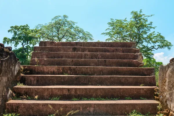 Steintreppen in den Himmel — Stockfoto