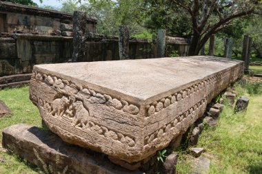 Antik taş kitap