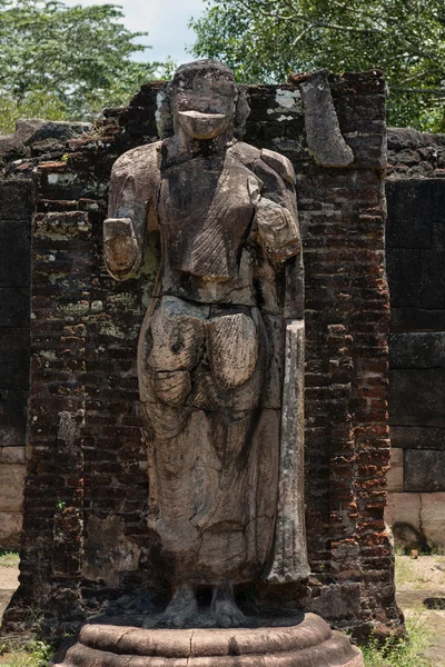 Estátua no templo antigo, Polonnaruwa, Sri Lanka . — Fotografia de Stock