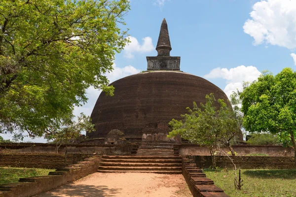 Buddhistiska dagoba (stupa) polonnaruwa, sri lanka — Stockfoto
