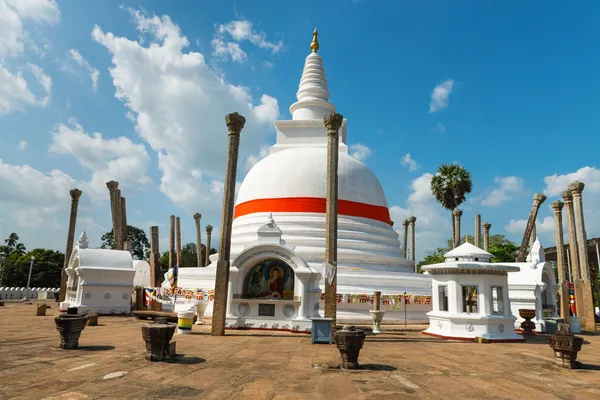 在阿努拉德普勒，斯里兰卡 thuparamaya 白塔寺 — 图库照片