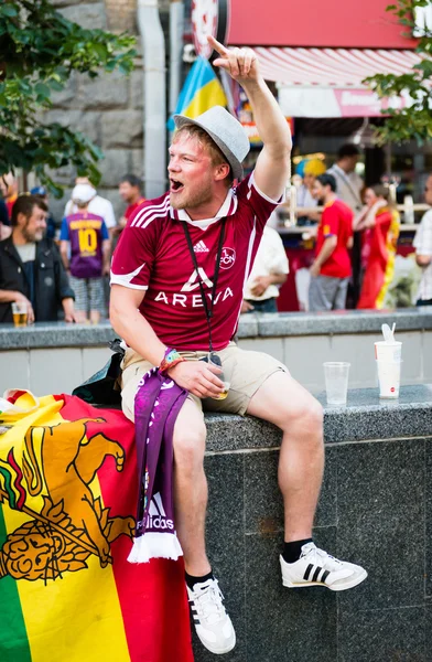 Football fans ready to go to match — Stock Photo, Image