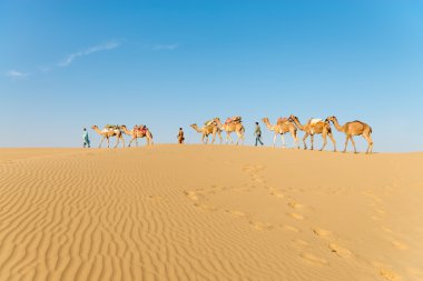 kum çöl dunes karavanda