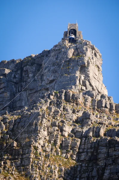 Teleferik ile yüksek dağ — Stok fotoğraf