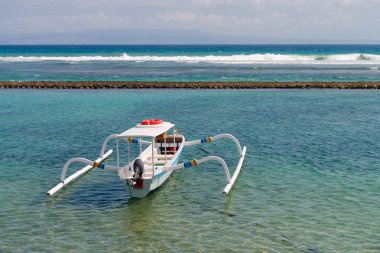 mavi deniz ahşap balıkçı tekneleri