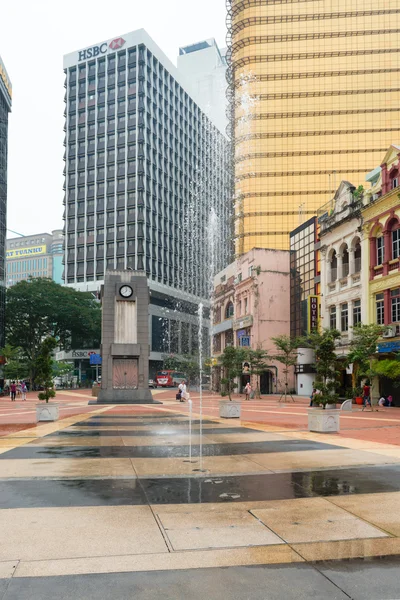 Fonte e torre do relógio na cidade velha, Kuala Lumpur — Fotografia de Stock