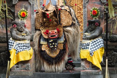 Bali geleneksel klasik barong tiyatro gösterisi