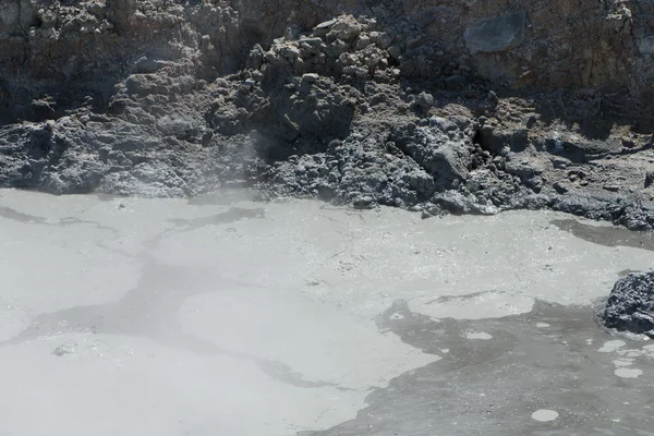 Geyser vulcanico fangoso — Foto Stock