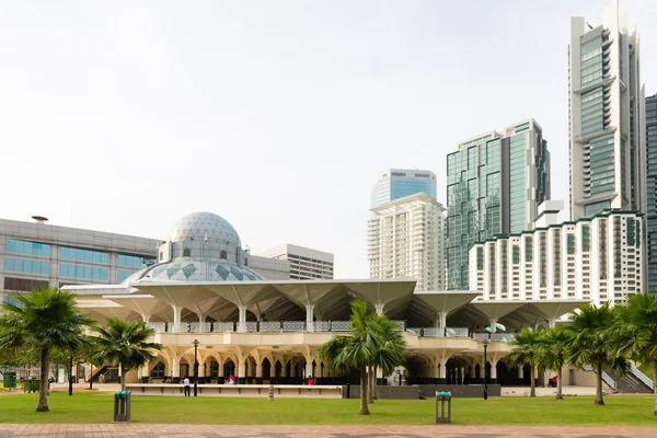 Modern mosque between skyscraper — Stock Photo, Image