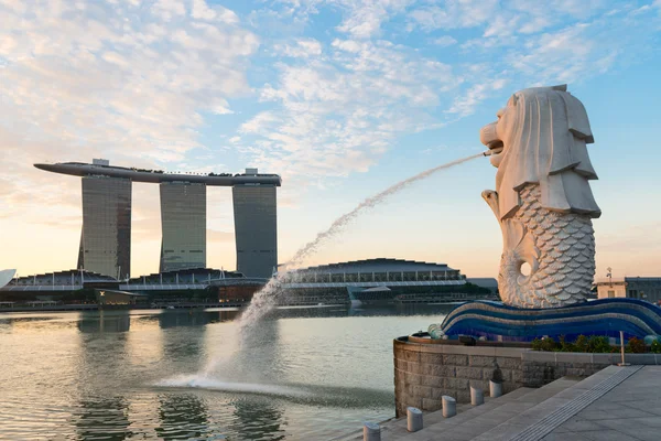 Singapore moderna landmärken i gryningen — Stockfoto