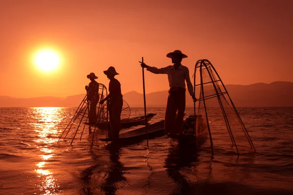 Pesca tradizionale con reti in Birmania — Foto Stock