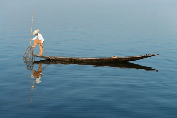 Pesca tradizionale con reti in Birmania — Foto Stock