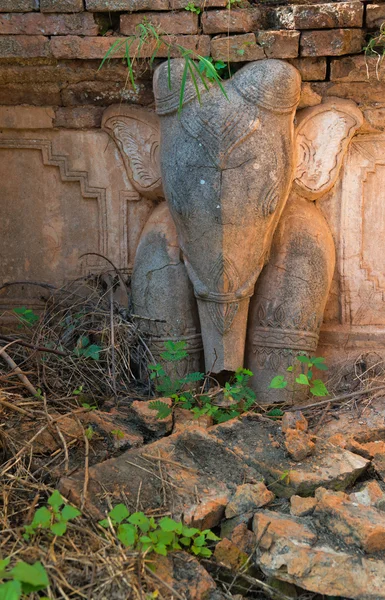 Elephant image in ancient Burmese Buddhist pagodas — Stock Photo, Image