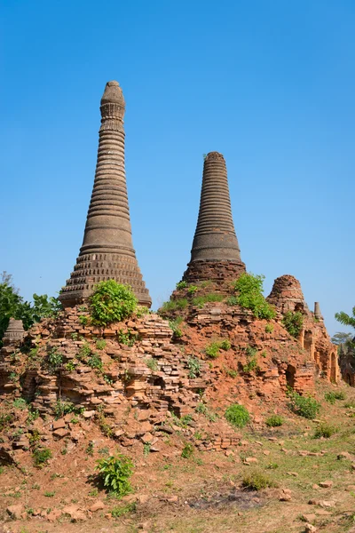 Ruins of ancient Burmese Buddhist pagodas — Stock Photo, Image