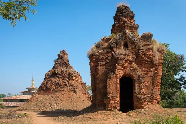 Rovine di antiche pagode buddiste birmane — Foto Stock