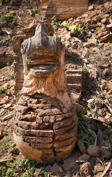 缅甸佛教古塔的废墟 — 图库照片
