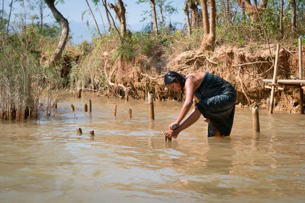 Geleneksel Birmanya Gölü su yıkama — Stok fotoğraf
