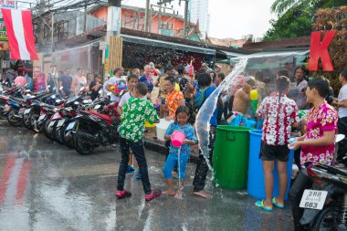 songkran Festivali, phuket hakkında Tay Yeni yıl kutlamaları