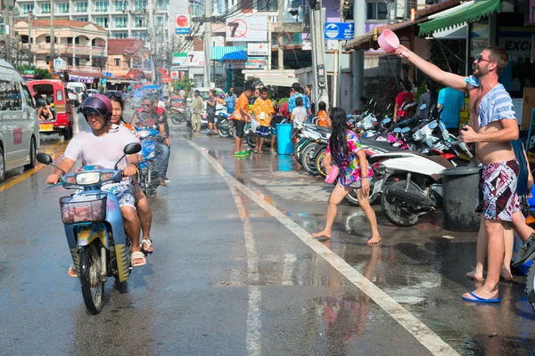 Celebración del Festival de Songkran, el Año Nuevo Tailandés en Phuket —  Fotos de Stock