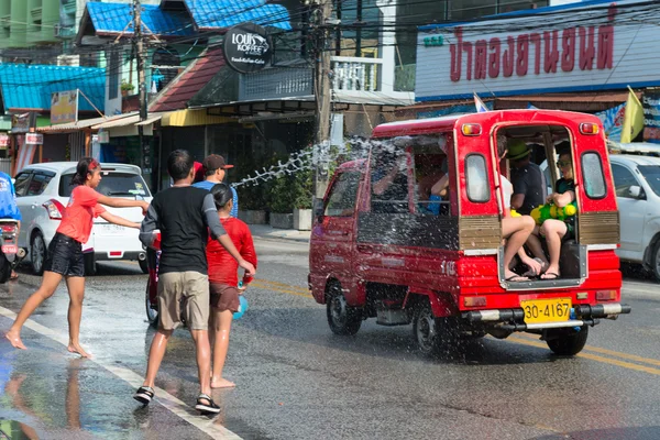 Celebración del Festival de Songkran, el Año Nuevo Tailandés en Phuket — Foto de Stock