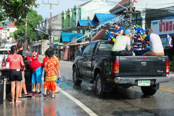 Celebración del Festival de Songkran, el Año Nuevo Tailandés en Phuket —  Fotos de Stock