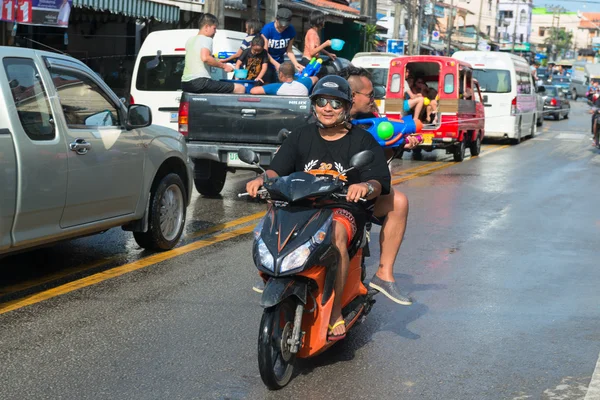 Célébration du Songkran Festival, le Nouvel An thaïlandais sur Phuket — Photo