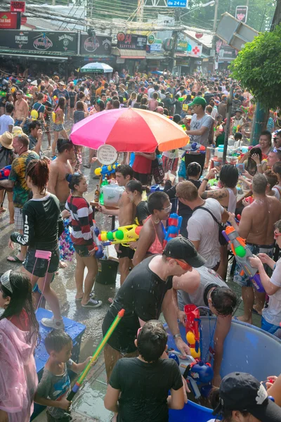 Celebração do Festival de Songkran, o Ano Novo Tailandês em Phuket — Fotografia de Stock