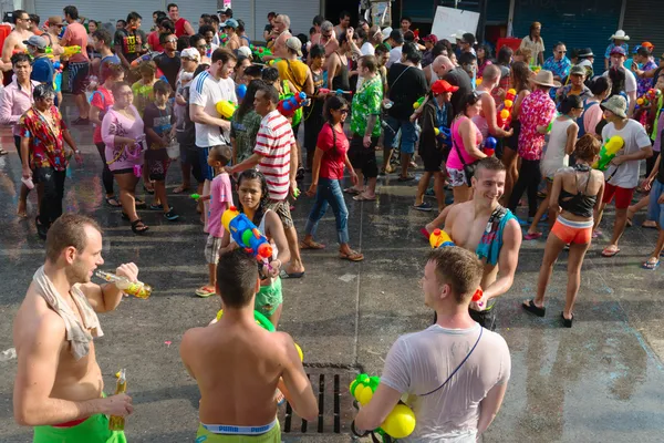 Celebración del Festival de Songkran, el Año Nuevo Tailandés en Phuket — Foto de Stock
