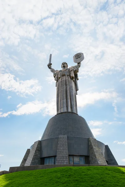 Monumentala statyn mother motherland i kiev, Ukraina — Stockfoto