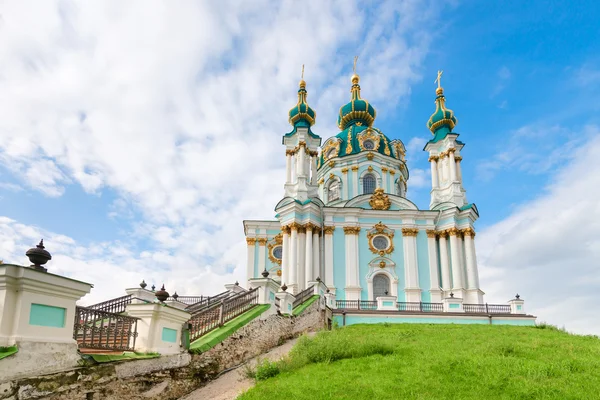 Ortodoxní kostel sv. Ondřeje v Kyjevě, Ukrajina. — Stock fotografie