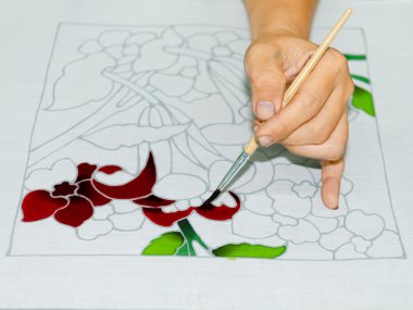 Batik boyama fırça ile 