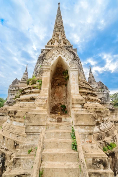 Ruínas de estupa aciente no templo budista — Fotografia de Stock