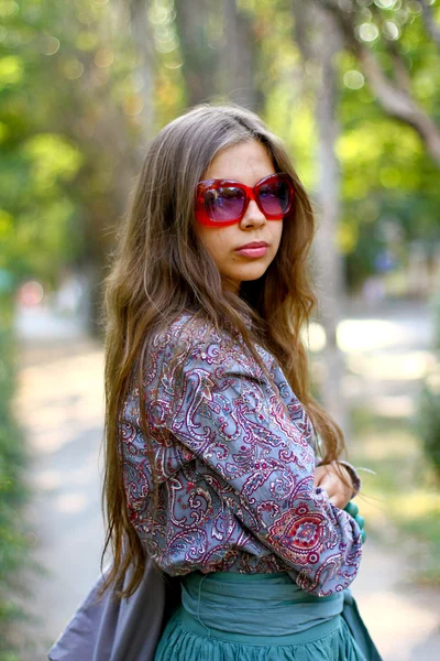 Beautiful caucasian woman on the street — Stock Photo, Image