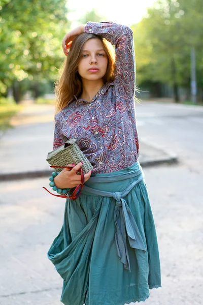 Beautiful caucasian woman on the street — Stock Photo, Image