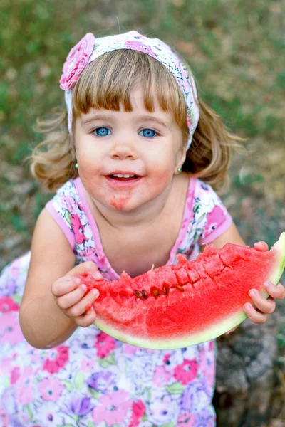 Caucasian little girl eats a slice of watermelon — Stock Photo, Image