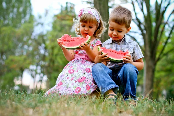 Two pretty kids with watermelon — Stock Photo, Image