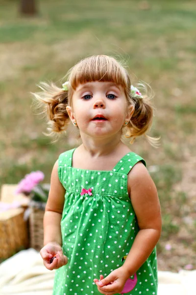 Caucasian little girl eating sweets — Stock Photo, Image