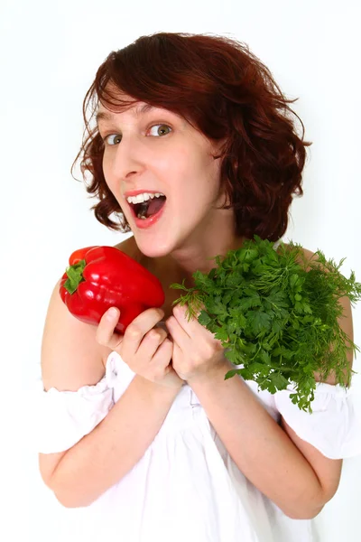 Verblüffte junge Frau mit Gemüse — Stockfoto