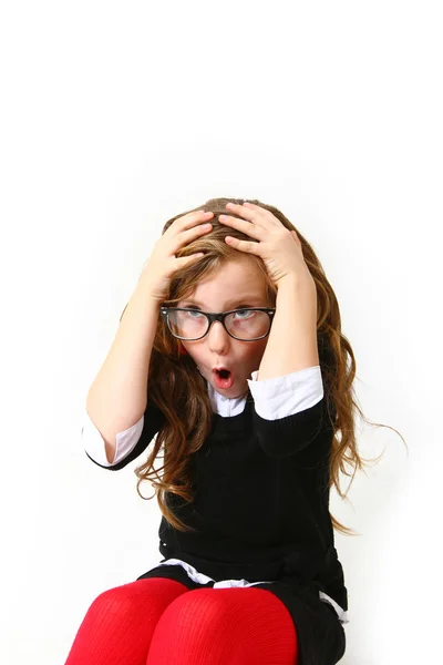 Chica de negocios con gafas sosteniendo su cabeza aislada en ba blanca — Foto de Stock