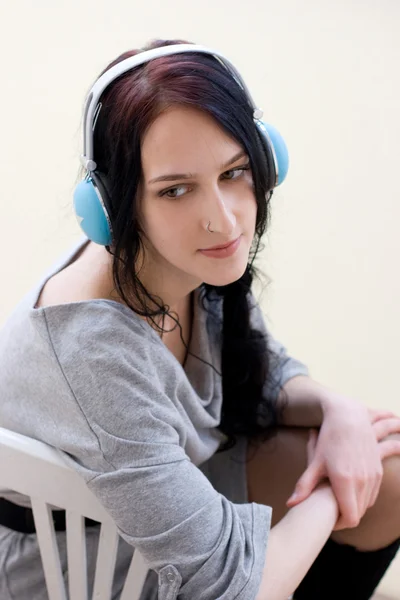 Caucasian dark haired woman with earphones — Stock Photo, Image